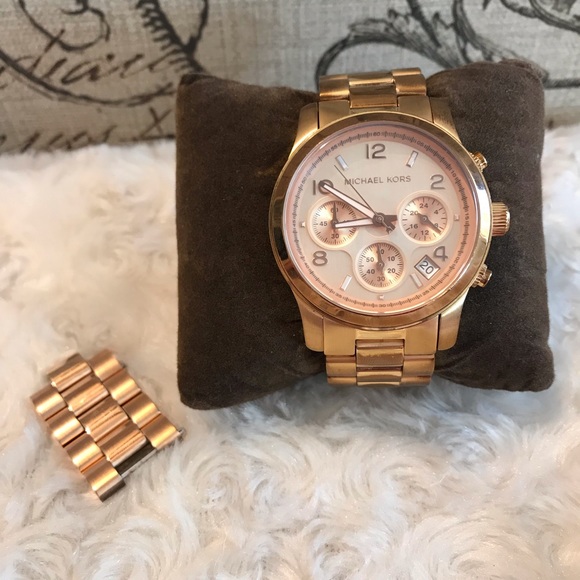 Authentic Michael Kors Watch MK- 5128 - Picture 2 of 8